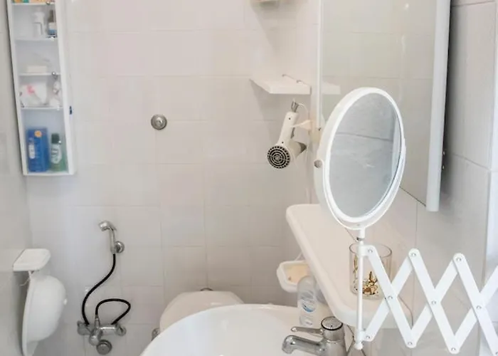 Nei Vicoli Di * Sirolo