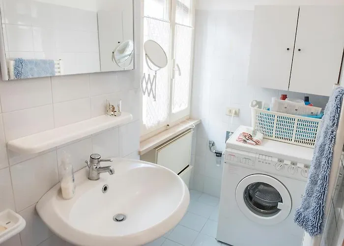 Nei Vicoli Di Sirolo