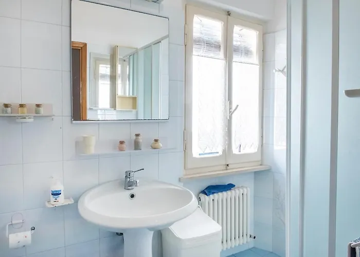 Nei Vicoli Di Sirolo