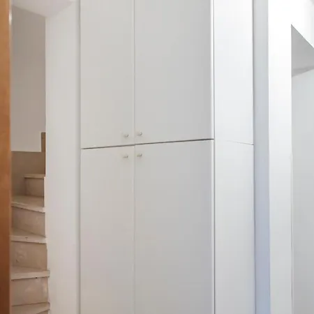 S187 - Nei Vicoli Di Appartement