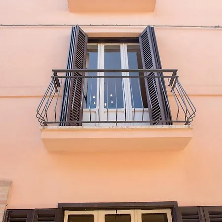 S187 - Nei Vicoli Di Appartement *
