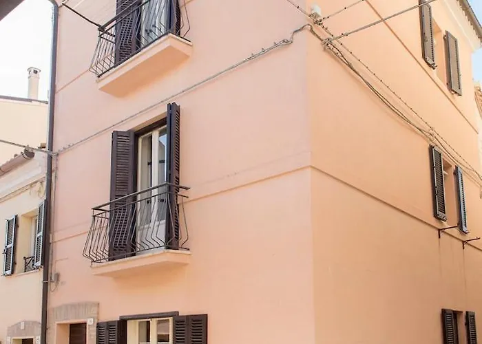 Nei Vicoli Di Sirolo